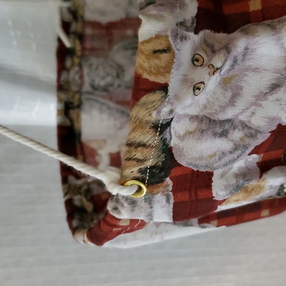 Cat handmade plastic grocery bag holder 20"x20" - Picture 4 of 4